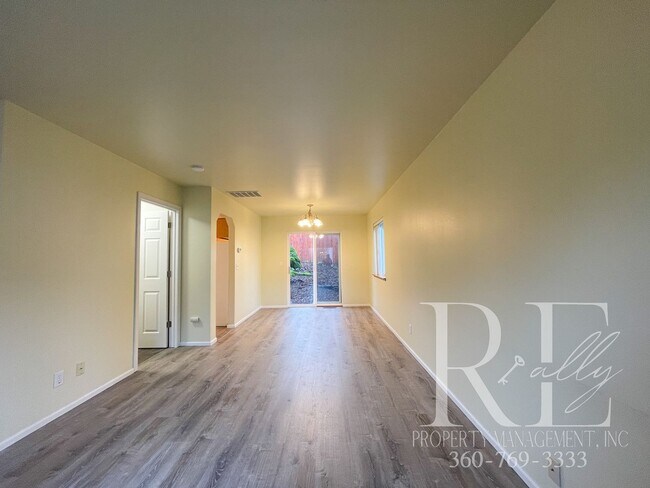 Foto del edificio - The THREE Bedroom You've Been Searching For!