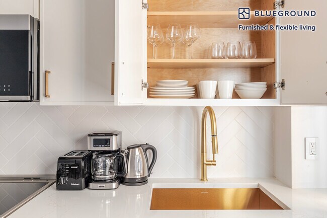 Building Photo - 244 W 72nd St