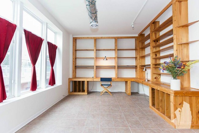 Foto del edificio - 2418 W Bloomingdale Ave