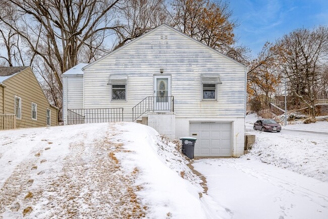 Photo - 6905 N 33rd St House