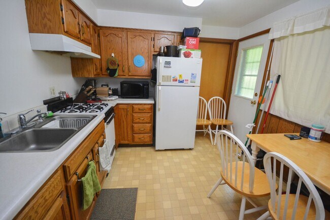Building Photo - 2603/2605 Riverside Ln NE