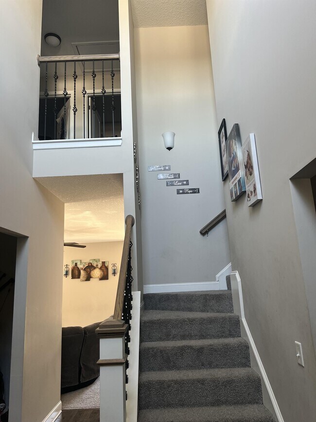 Building Photo - 460 Thorp Circle