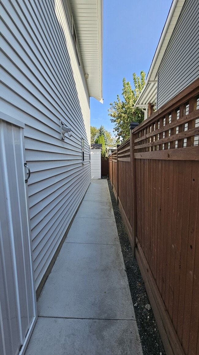 Building Photo - 45560 Stevenson Rd