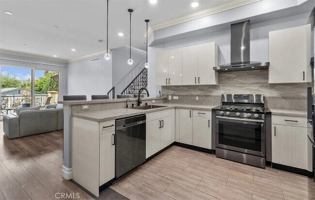 Foto del edificio - 201 N Reese Pl