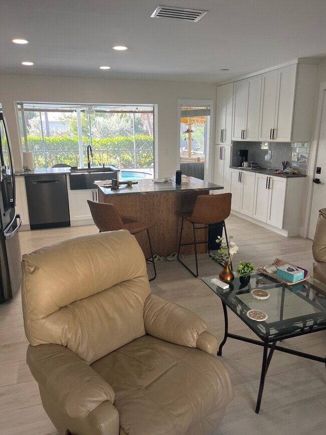 Foto del edificio - 27251 Patrick St