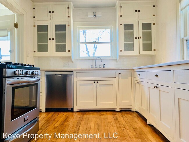 Building Photo - 3019 1/2 N Robinson Ave