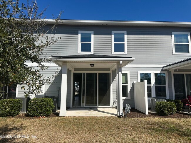 Foto del edificio - 136 Pinebury Ln