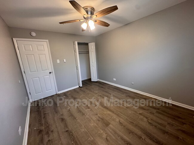 Building Photo - 474 W 14th Pl