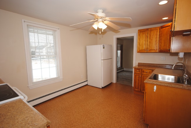 Building Photo - 79 School St