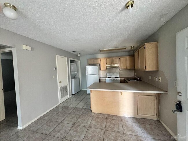 Foto del edificio - 1804 Oasis Dr