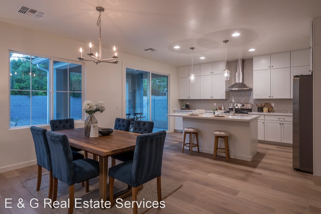 Building Photo - 4 br, 3 bath House - 4026 E CAMPUS DR