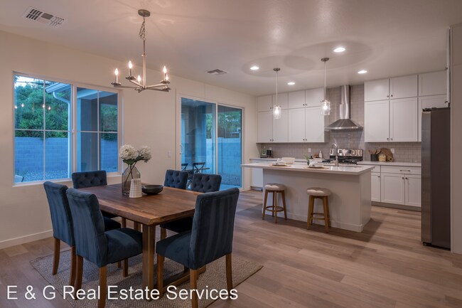 Foto del edificio - 4 br, 3 bath House - 4026 E CAMPUS DR