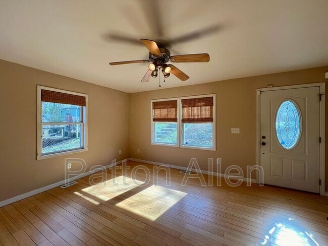 Building Photo - 80 Oakwood St