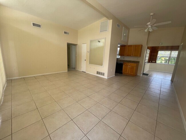 Foto del edificio - Spacious 2Bed/2Bath Home Avail. for Rent in Southgate Sarasota!!