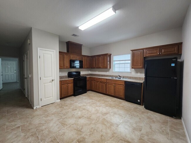 Building Photo - 15572 Palmira Ave