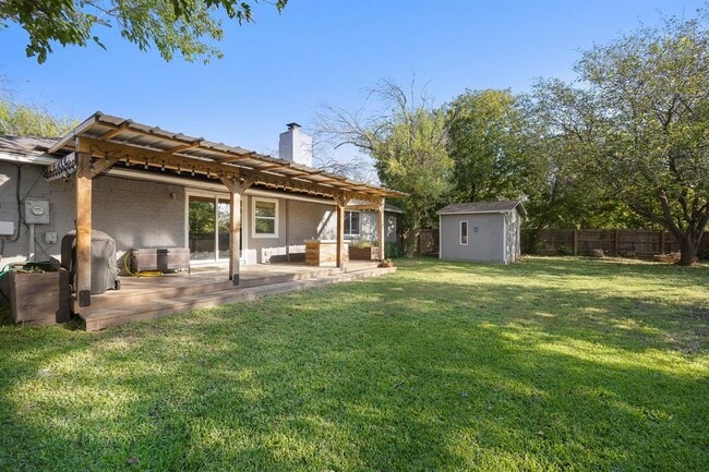 Building Photo - 1009 Rolling Green Cir