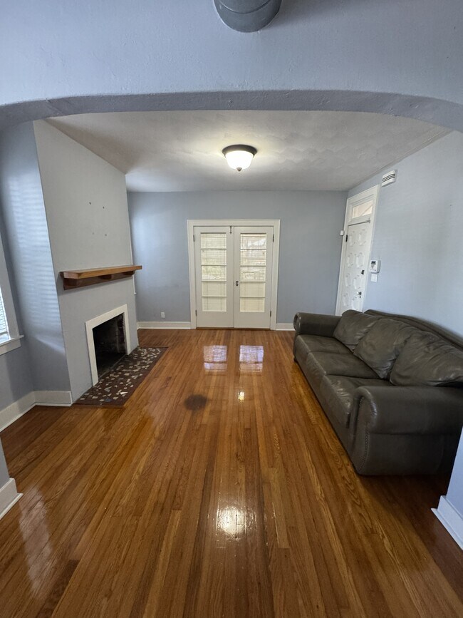 VIVIENDO - 1217 SE 1st Ave