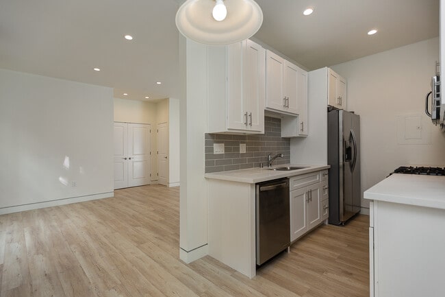 Building Photo - 7223-7229 Willoughby