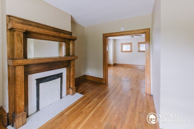 Foto del edificio - 2177 Indiana Ave
