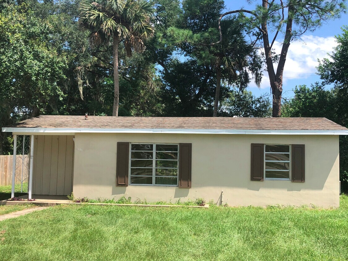 Foto principal - 2 Bed 1 Bath | Large Yard | Washer/Dryer H...