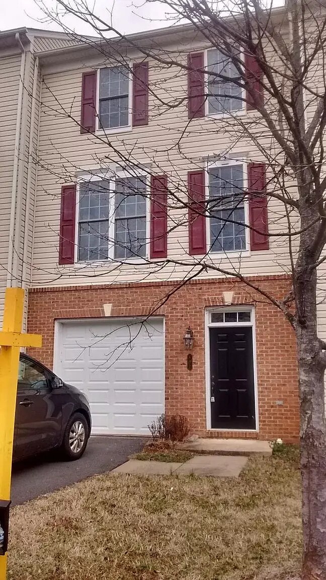 Building Photo - 832 Fairview Village Court