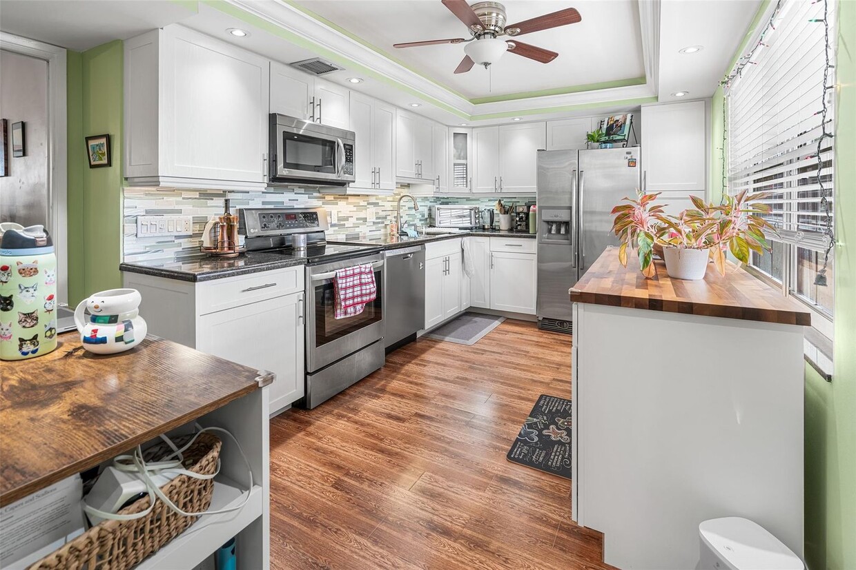 Photo - 3930 Oaks Clubhouse Drive 304, Pompano Beach, FL 33069