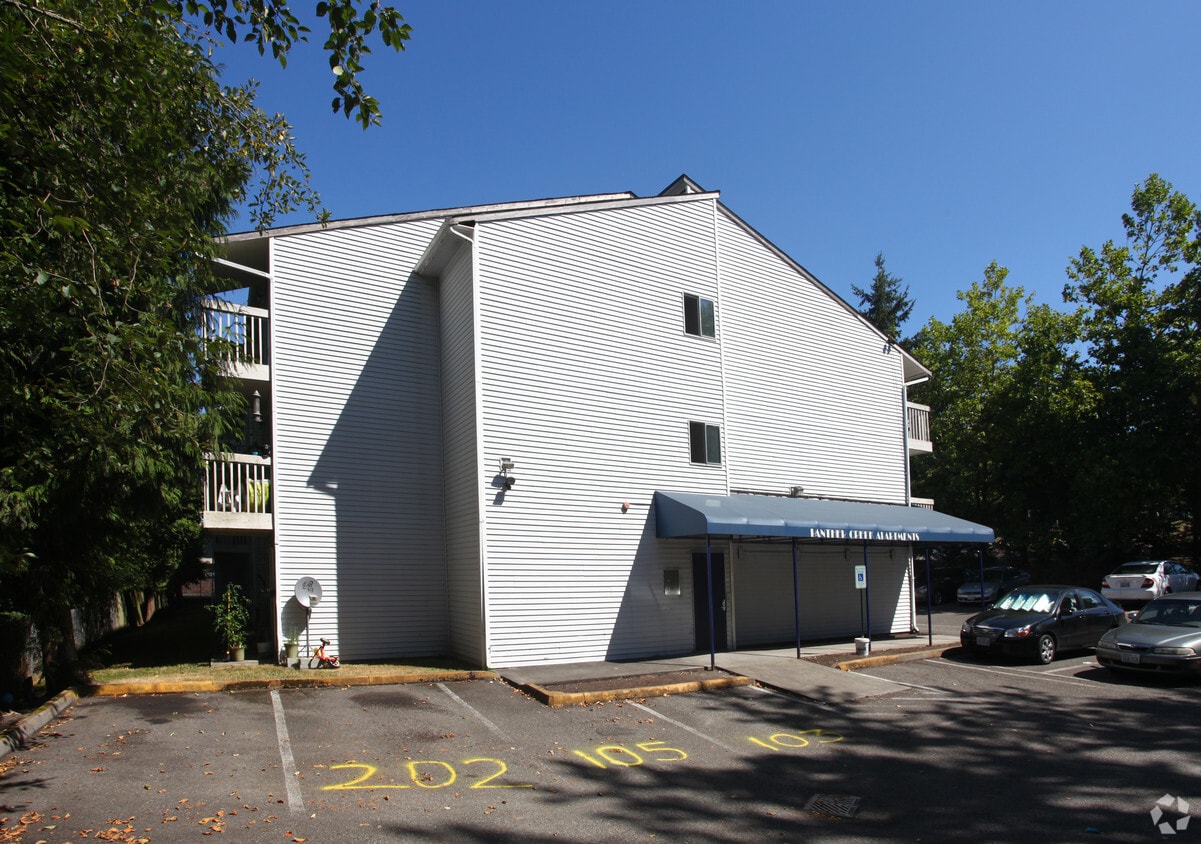 Building Photo - Panther Creek Estates