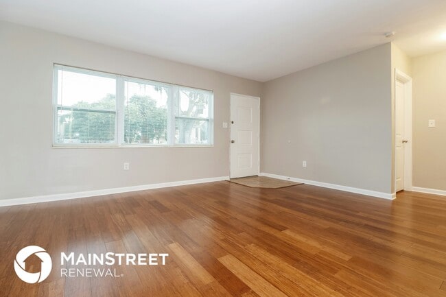 Building Photo - 723 Sunset Dr