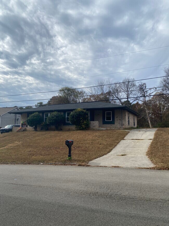 Foto del edificio - 8740 Millard Lee Ln