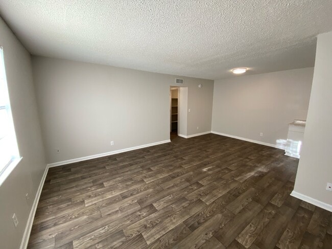 Foto del edificio - 401 E 3rd N St