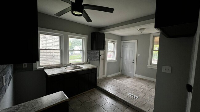 Foto del edificio - 4315 E 119th St