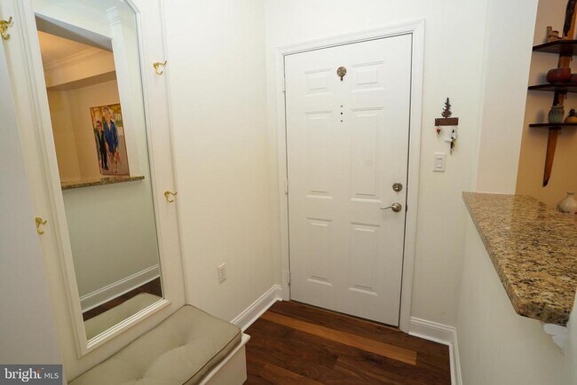 Foto del edificio - 2111 Ganton Green