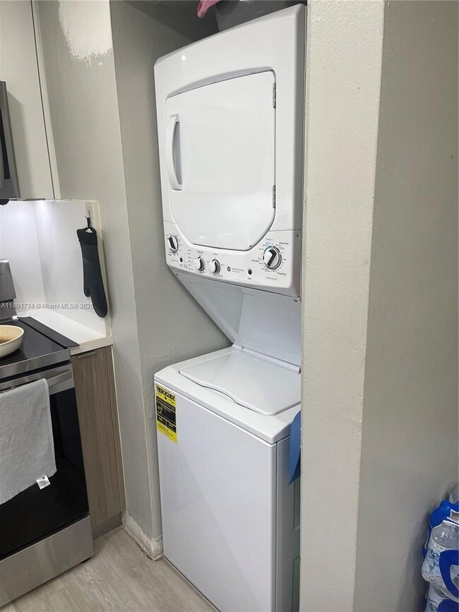 Building Photo - 10090 NW 80th Ct