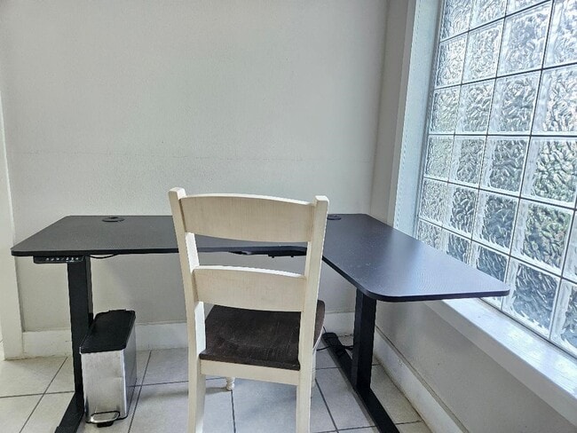 Building Photo - 2021 W Main St