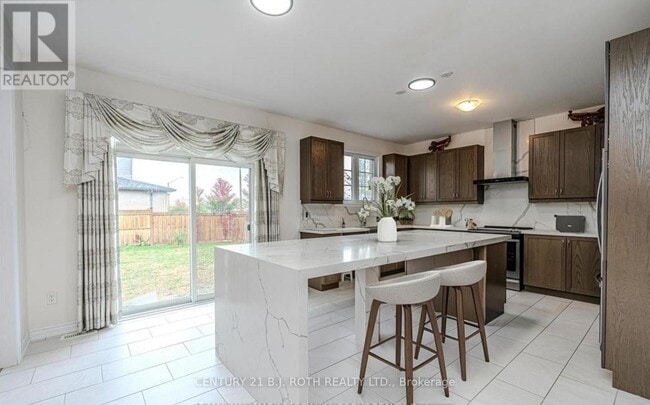 Building Photo - 3027 Monarch Dr