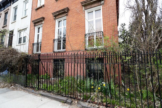 Building Photo - 418 Sackett St