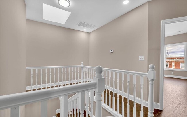 Foto del edificio - 2045 E 31st St