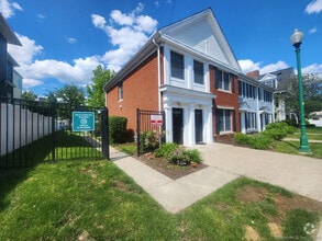 Building Photo - 39 Hazel St