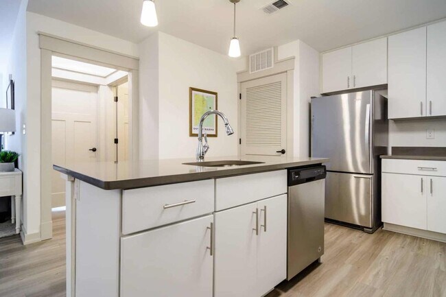 Foto del edificio - OBX 2 Bd 2Ba Apartment- Available 2/24/26