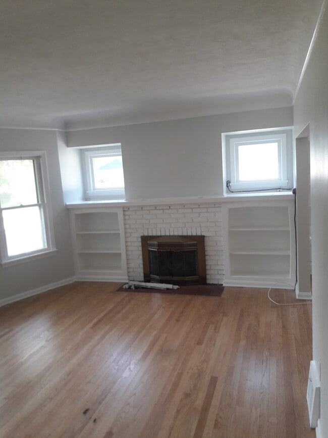 Building Photo - 2151 Lewis Dr