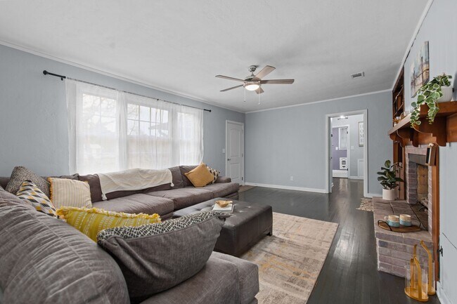 Foto del edificio - Spacious 3BR Pool Home with Solar Panels & Great Entertaining Space