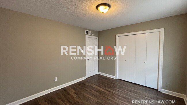 Building Photo - 3219 13 Colony Mall