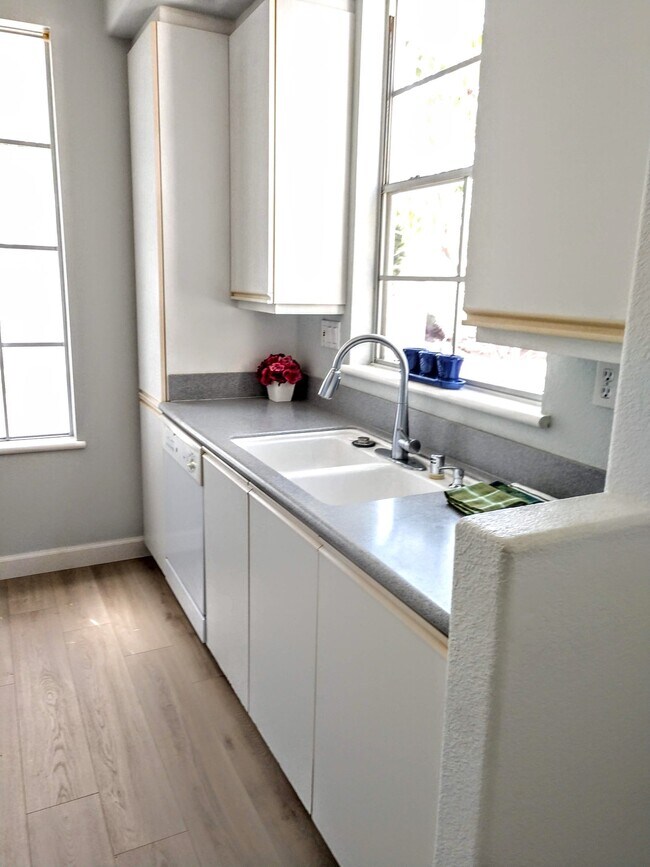 Building Photo - 3601 Bernwood Pl