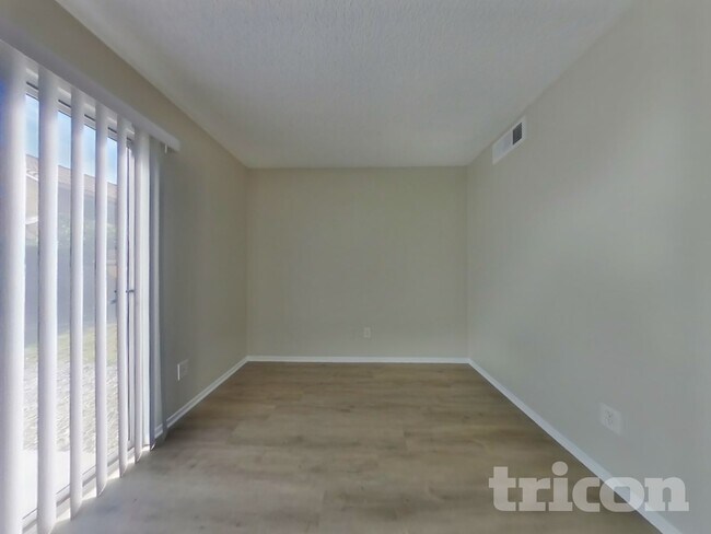 Foto del edificio - 1480 Medallion Ct