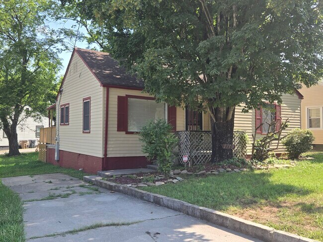 Building Photo - 1719 McClung Ave
