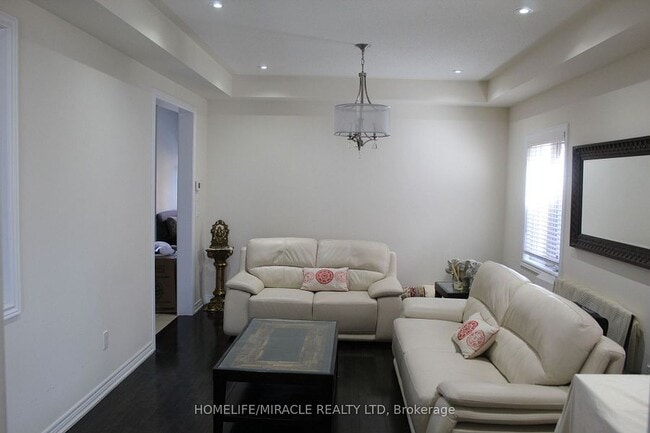 Building Photo - 210 Bellchase Trl