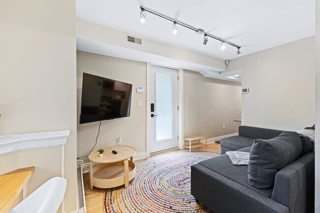 Photo du bâtiment - 1725 Av. Cedar