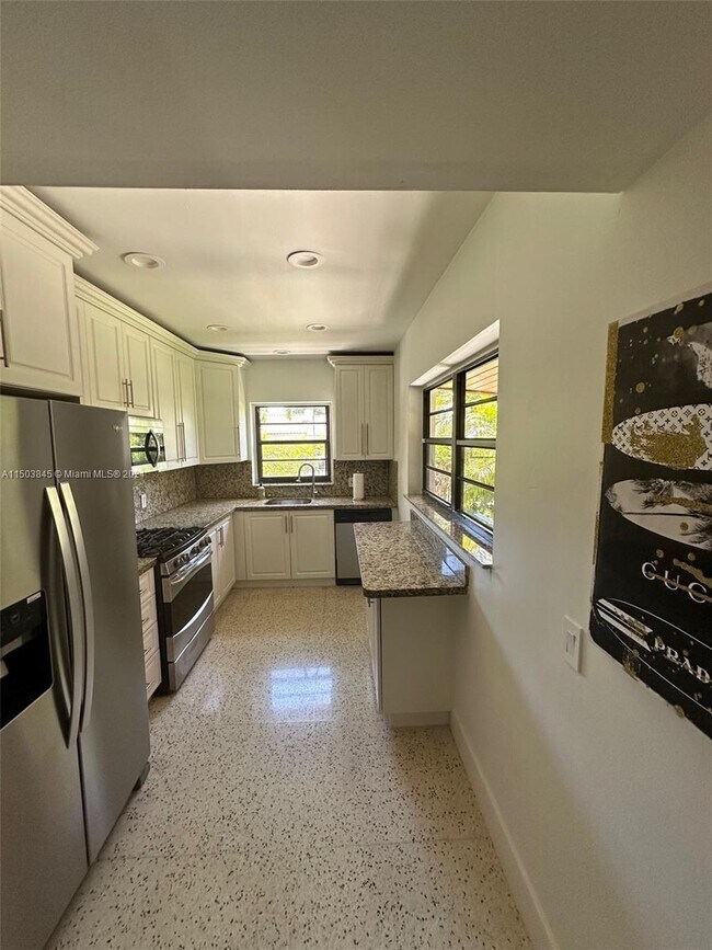 Foto del edificio - 1685 SW 15th St