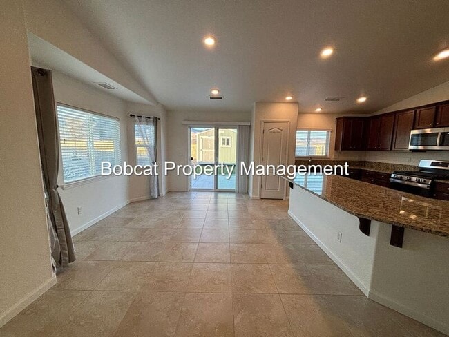 Building Photo - 100 Deschutes Dr