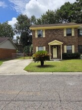 Building Photo - 123 Hunt Club Ct